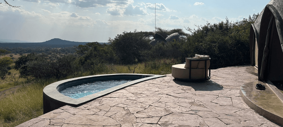 room pool view